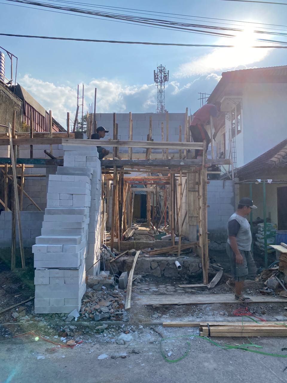 Proyek Ligar โ eksterior konstruksi dengan perancah